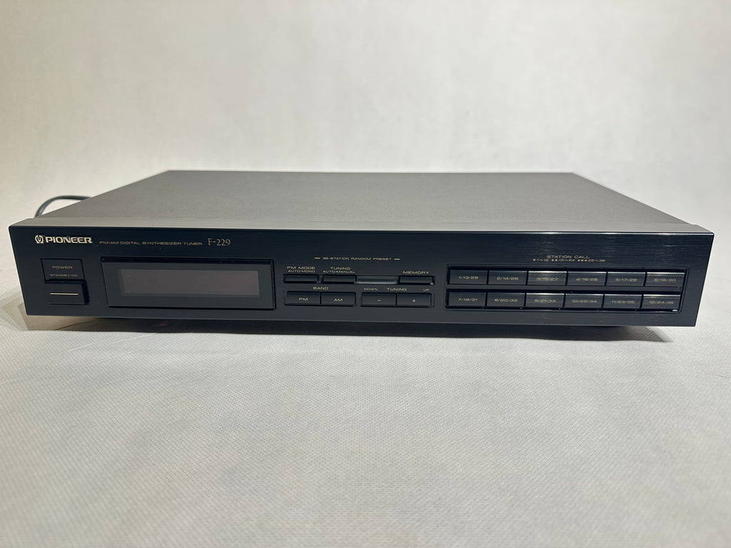 Pioneer F-229 FM/AM Digital Synthesizer Tuner | Sehr guter Zustand