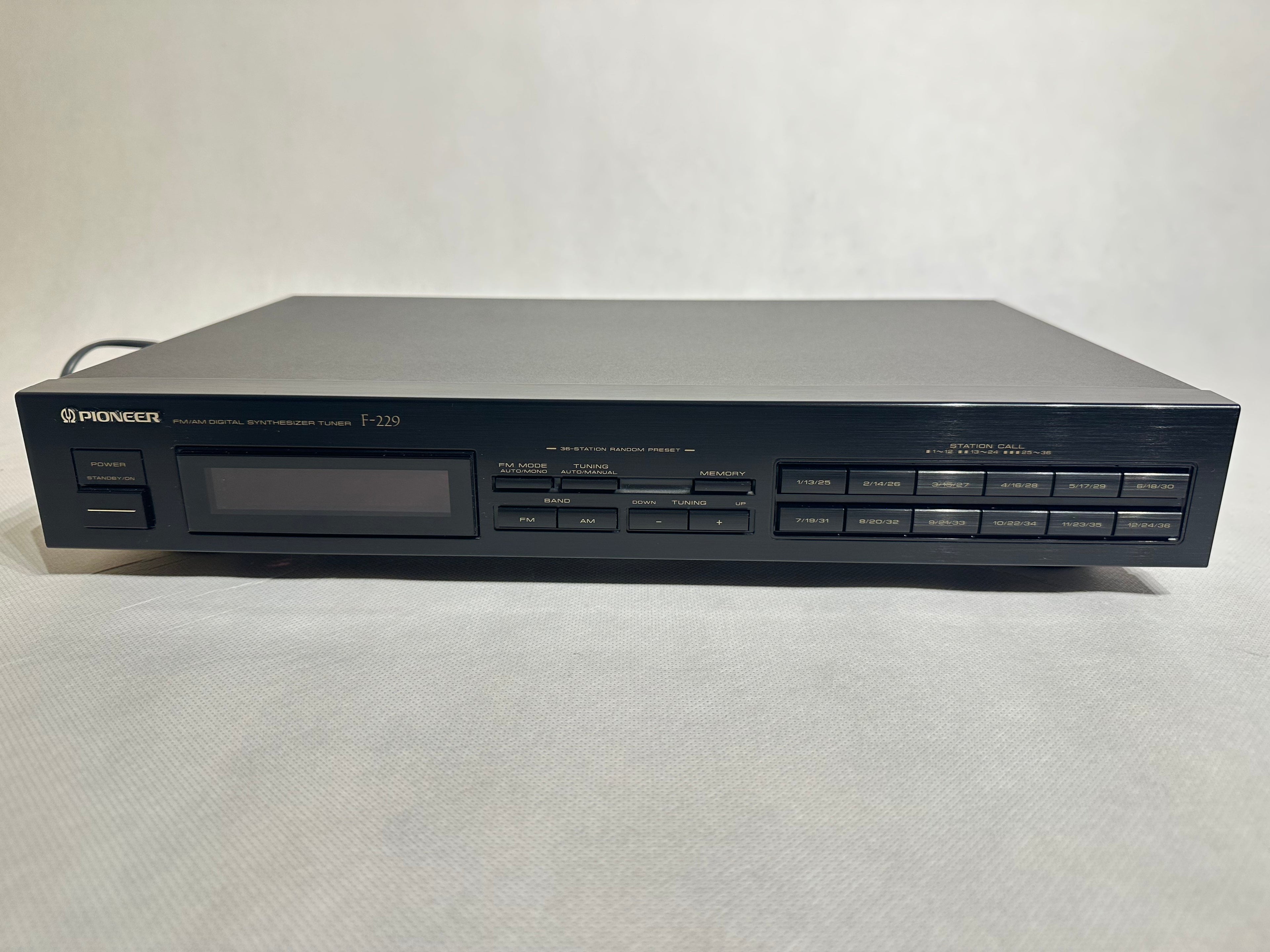 Pioneer F-229 FM/AM Digital Synthesizer Tuner | Sehr guter Zustand
