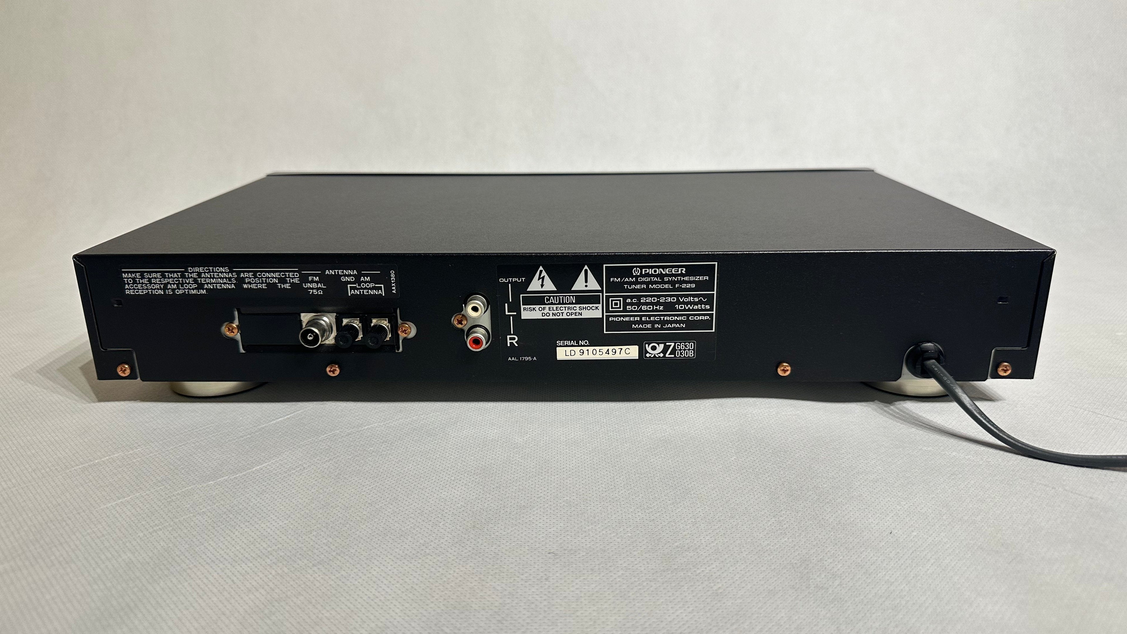 Pioneer F-229 FM/AM Digital Synthesizer Tuner | Sehr guter Zustand