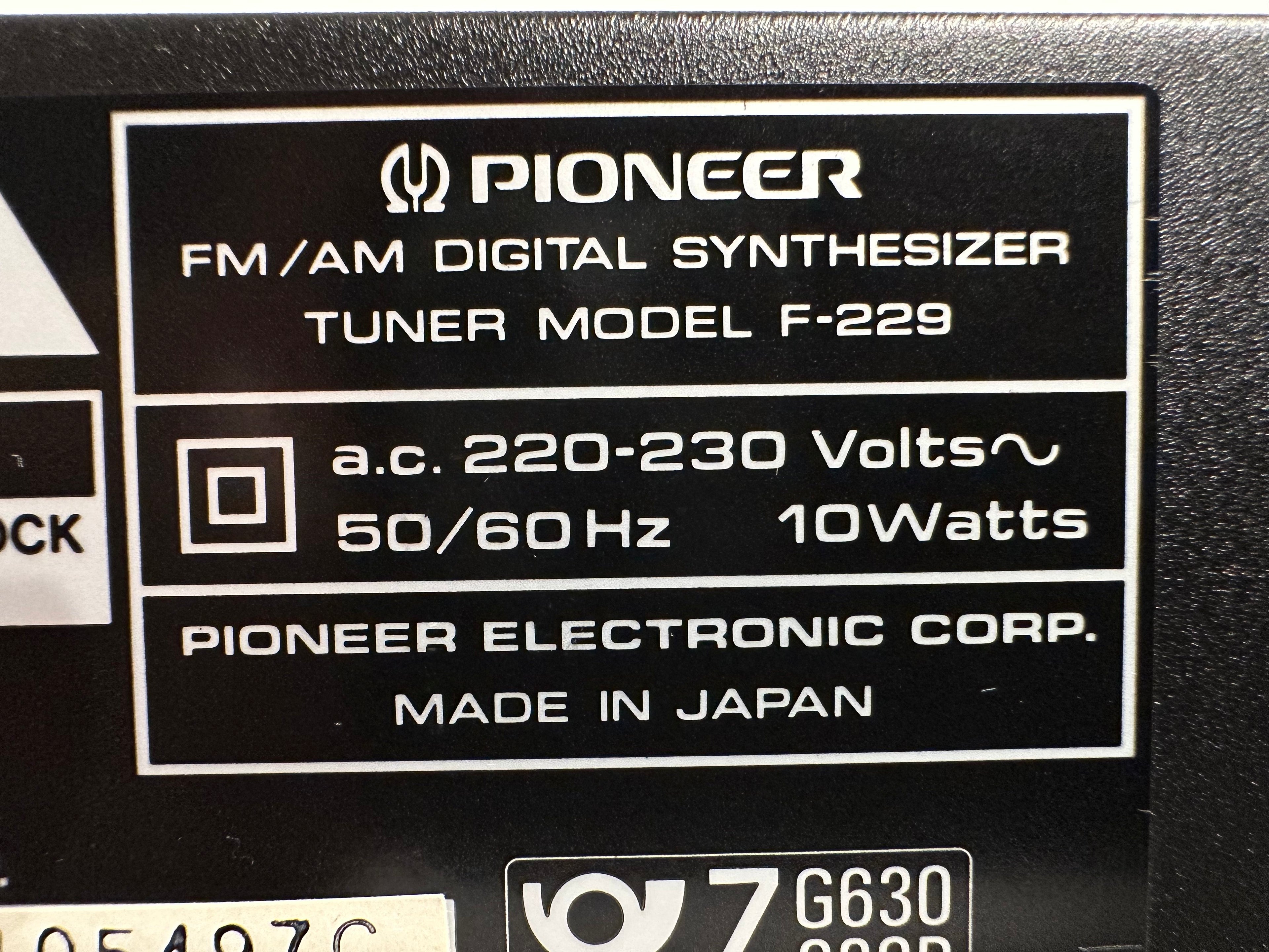 Pioneer F-229 FM/AM Digital Synthesizer Tuner | Sehr guter Zustand